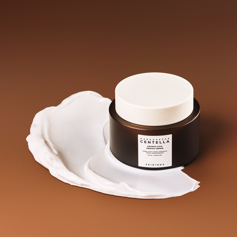 Décris l'image en français en mentionnant le produit, la marque et le contexte visuel : SKIN1004 Madagascar Centella Probio-cica Enrich Cream 50ml