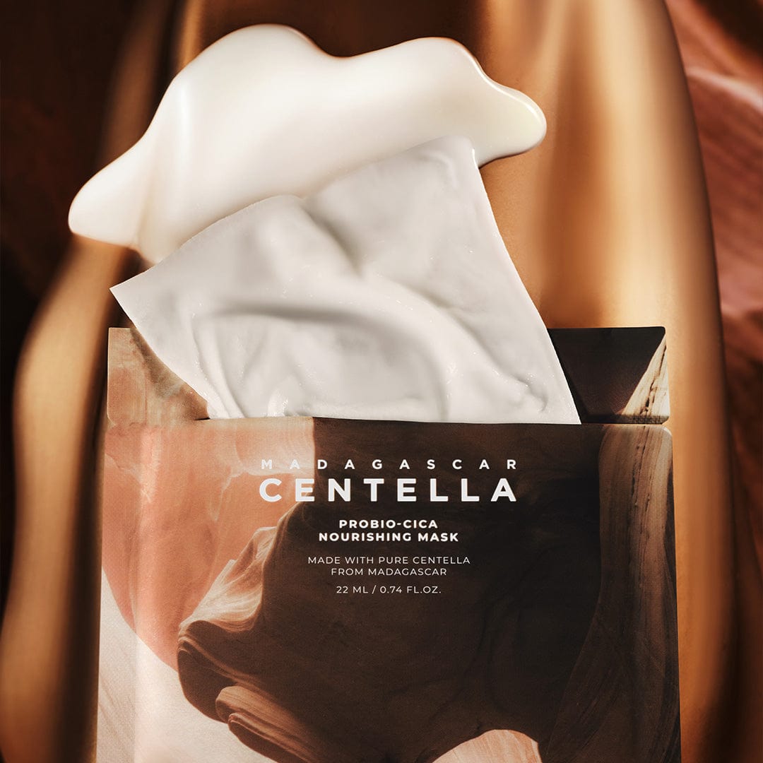 SKIN1004 Madagascar Centella Probio-cica Nourishing Mask 22ml [5 sheets] de SKIN1004, boîte et tissu sur fond chaud