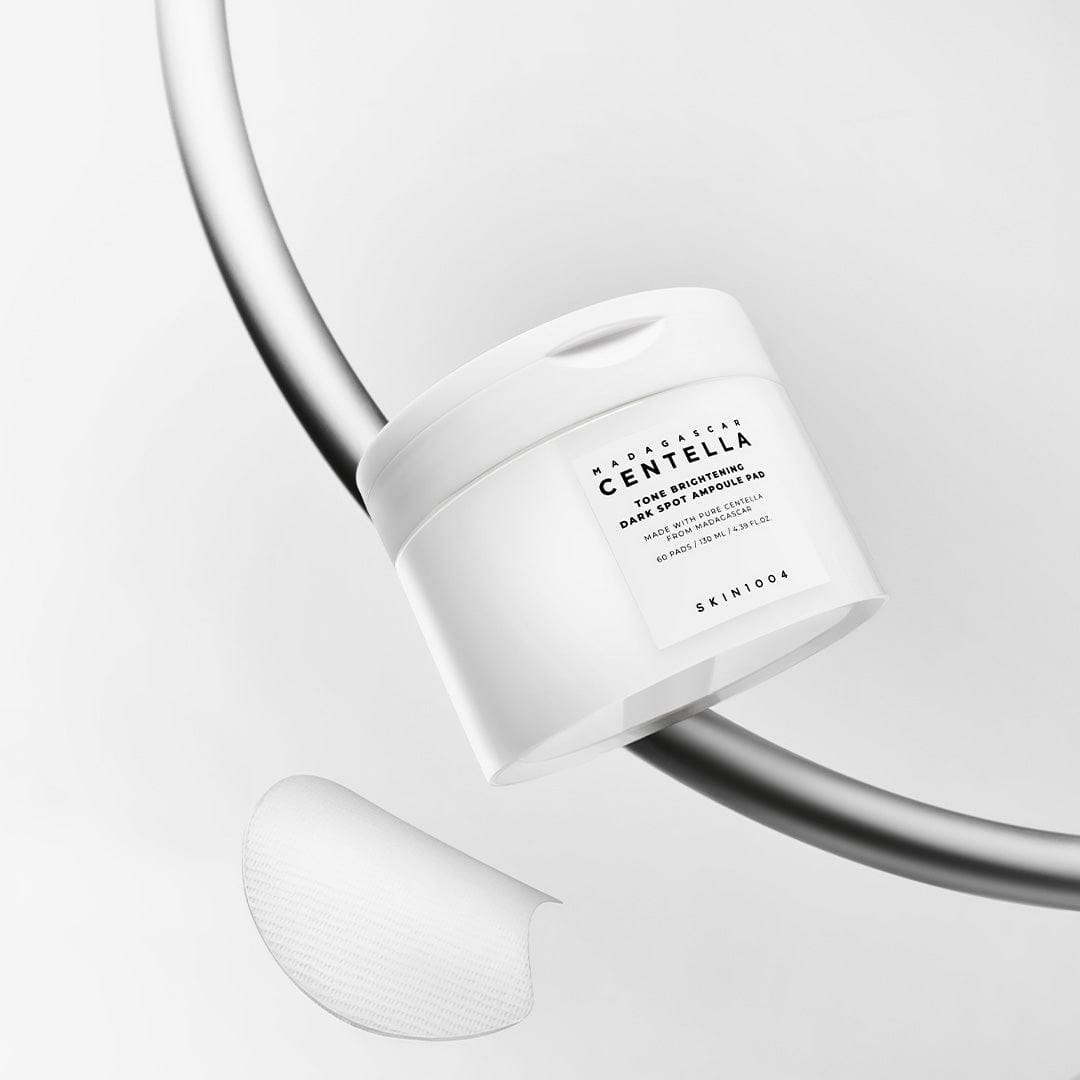 SKIN1004 Madagascar Centella Tone Brightening Dark Spot Ampoule Pads (60 sheets) de SKIN1004, coffret sur fond blanc, vue produit