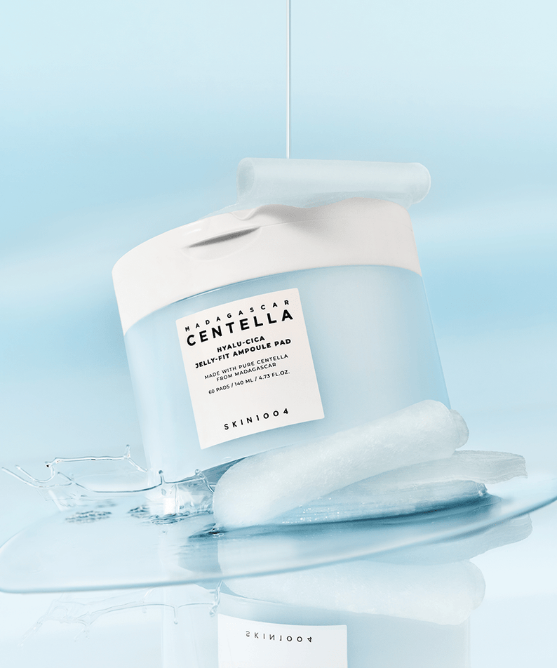 SKIN1004 Madagascar Centella-Hyalu-Cica Jelly Fit Ampoule Pads (60 sheets) sur fond glacé, hydratation intense