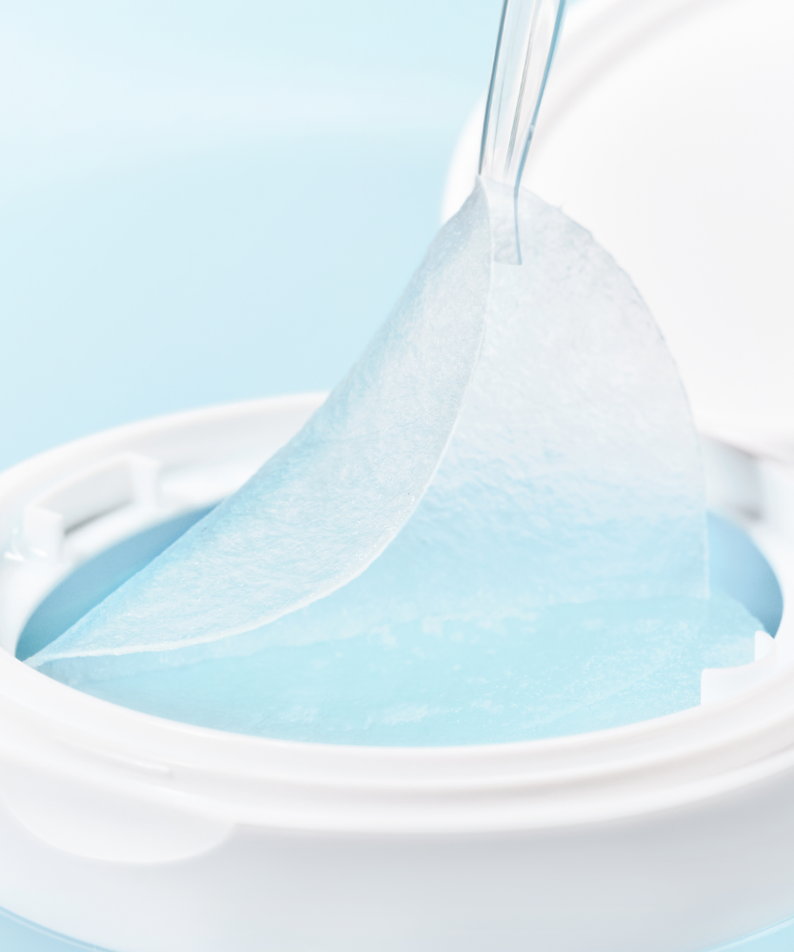 SKIN1004 Madagascar Centella-Hyalu-Cica Jelly Fit Ampoule Pads (60 sheets) en gros plan, démontrant texture et hydratation.