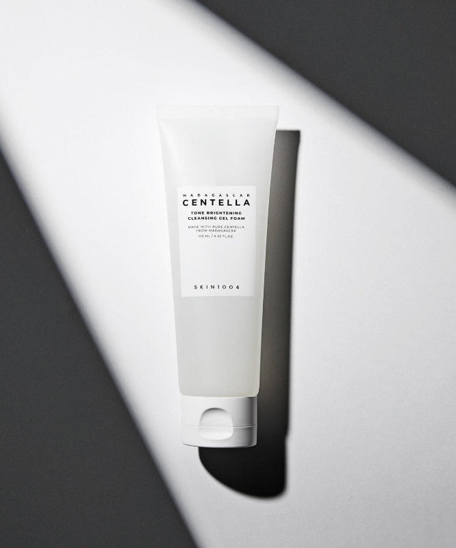 Tube de SKIN1004 Madagascar Centella Tone Brightening Cleansing Gel Foam 125ml