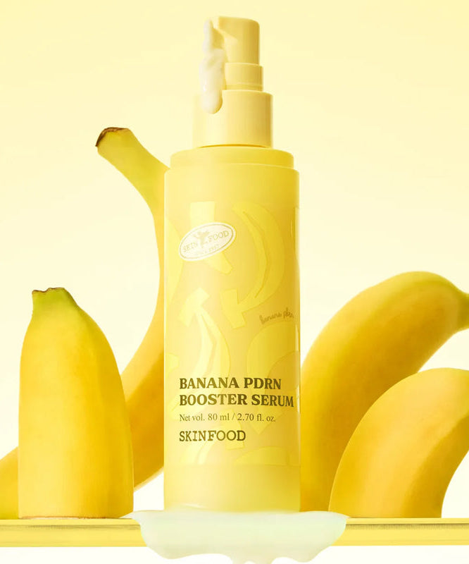 SKINFOOD Banana PDRN Booster Serum 80ml, flacon jaune sur fond crème avec bananes tranchées, marque SKINFOOD visible.