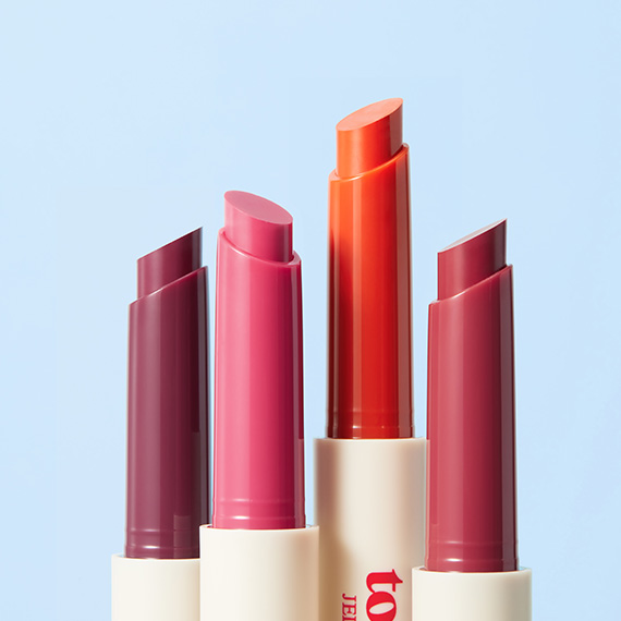SKINFOOD Tomato Jelly Tint Lip, maquillage sur lèvres stylisées et tubes colorés sur fond bleu clair