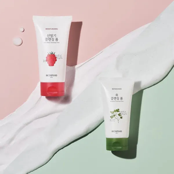 SKINFOOD Veggie Garden Mugwort Cleansing Foam 150ml, flacon crème sur fond pastel, marque SKINFOOD, contexte beauté.