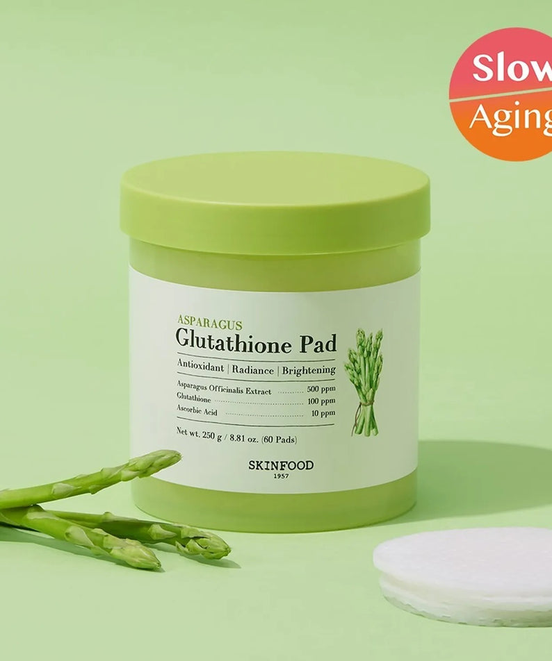 SKINFOOD Asparagus Glutathione Pad (60 Pads) pour un soin anti-âge et éclaircissant en profondeur.