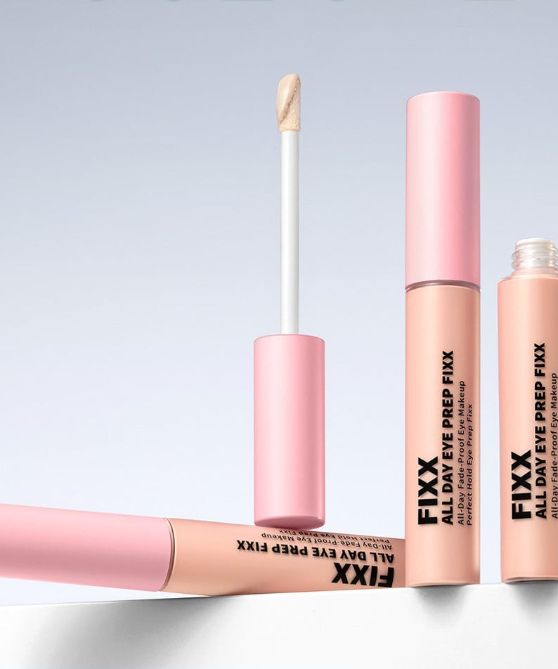 SO NATURAL All Day Eye Prep Fixer, marques SO NATURAL : tubes correcteurs yeux roses sur fond clair, maquillage