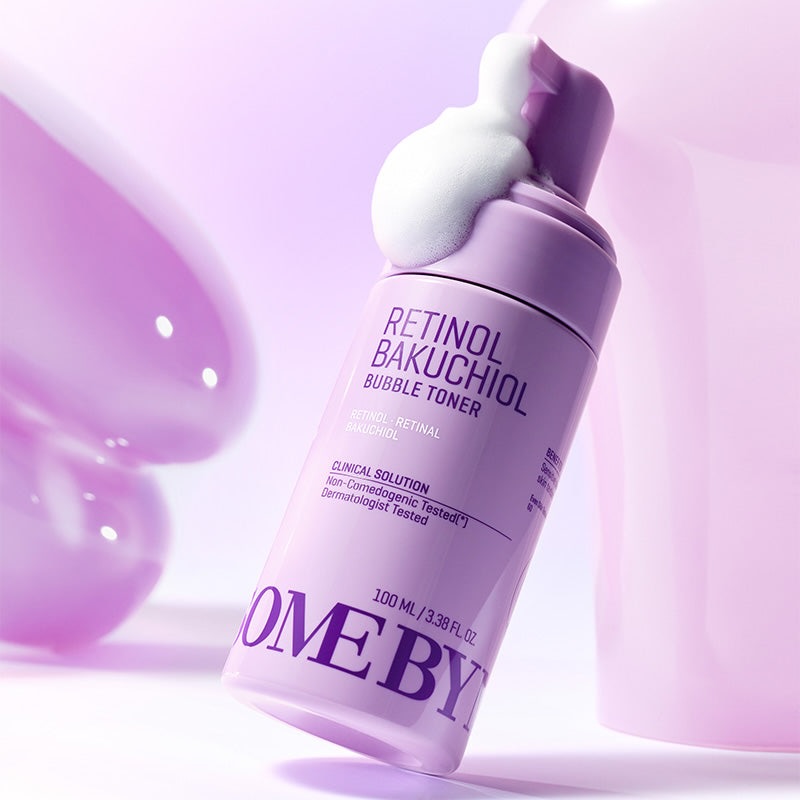 SOME BY MI Retinol Bakuchiol Bubble Toner 100ml, flacon violet sur fond pastel violet, bulles cosmétiques.