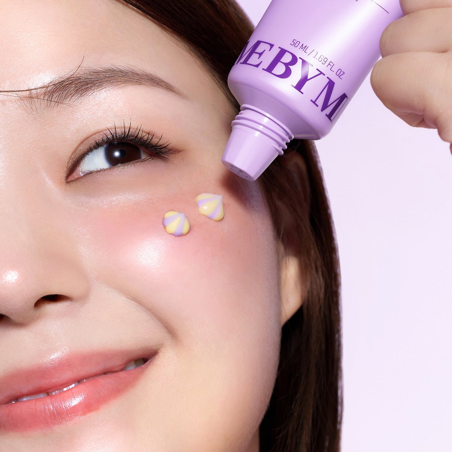 SOME BY MI Retinol Bakuchiol Dual Cream 50ml, tube violet sur visage féminin, gros plan beauté, contexte soin anti-âge
