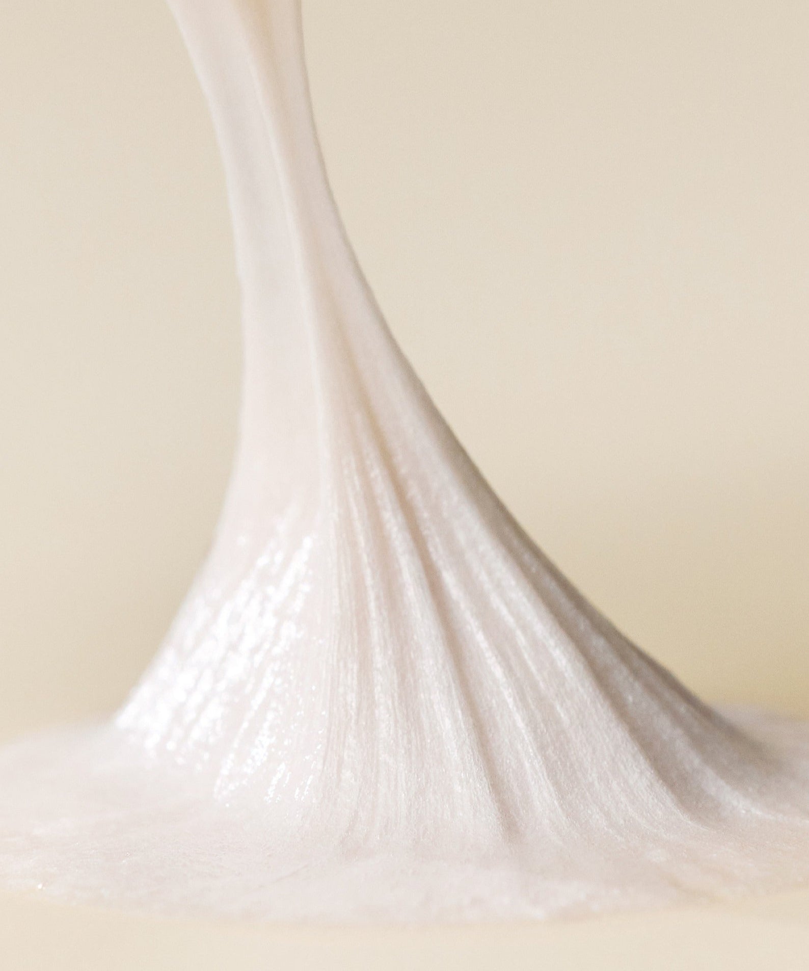 Texture crémeuse du SOME BY MI Lactosoy Enzyme Deep Cleansing Foam 100ml en gros plan