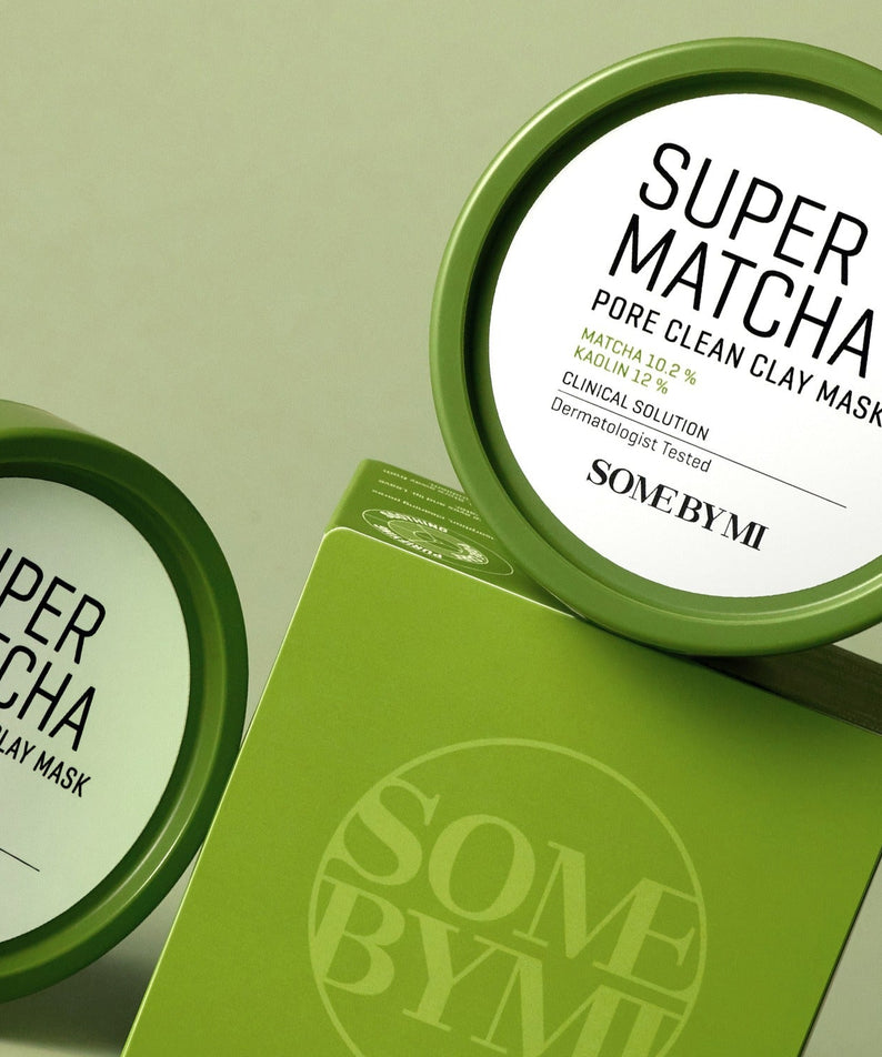 Image of SOME BY MI Super Matcha Pore Clean Clay Mask 100g en pots verts, solution pour pores et nettoyage, testé dermatologiquement par SOME BY MI.