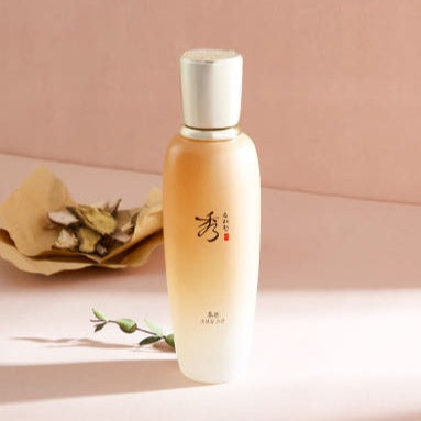 SOORYEHAN Bon Ultra-Moizing Skin 160ml, flacon crème sur fond beige avec fleurs séchées, marque SOORYEHAN visible.