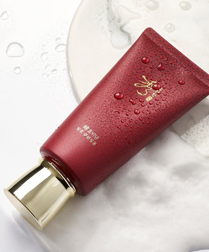 Décris l'image en français en mentionnant le produit, la marque et le contexte visuel : SOORYEHAN Hyobidam Fermented Cleansing Foam 160ml