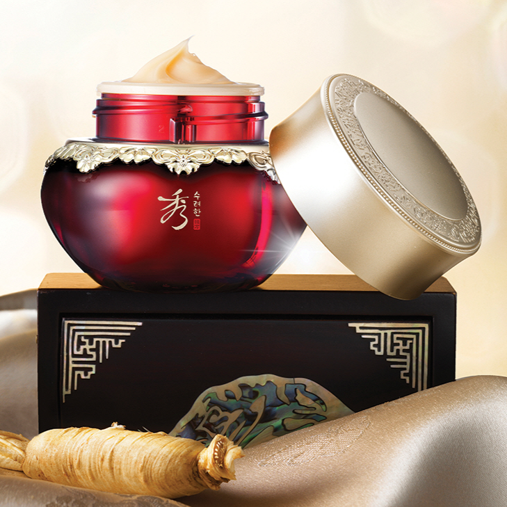 SOORYEHAN Hyobidam Fermented Cream 50ml de SOORYEHAN, pot rouge et crème, décor luxe sur table beige