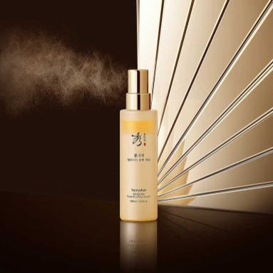 SOORYEHAN Jinseng Pepide Elastic Serum 100ml de la marque SOORYEHAN, flacon sur fond luxueux près d’ombres rayonnantes.
