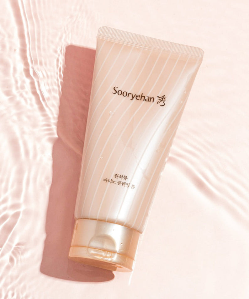 SOORYEHAN Jinseokryu Amino Cleansing Foam 160ml, tube crème SOORYEHAN sur fond crème, contexte salle de bain.