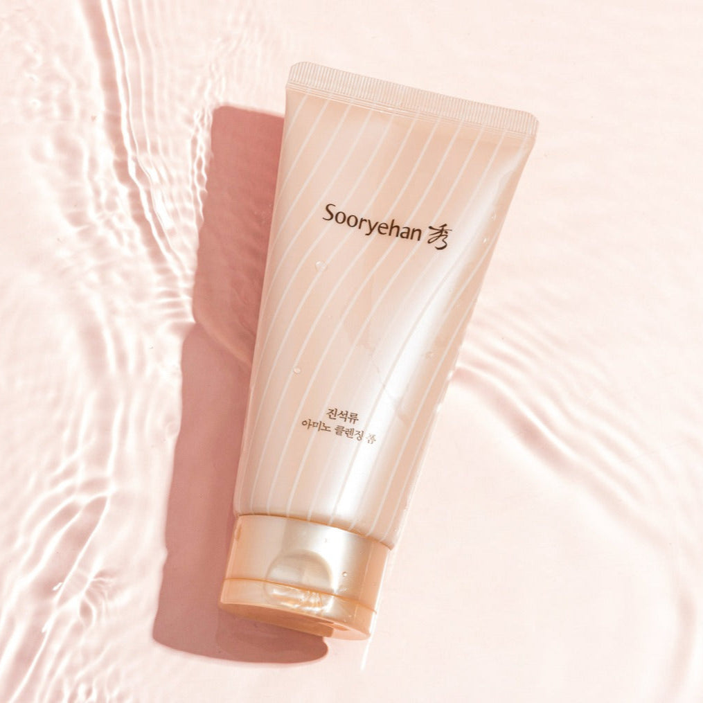 SOORYEHAN Jinseokryu Amino Cleansing Foam 160ml, tube crème SOORYEHAN sur fond crème, contexte salle de bain.
