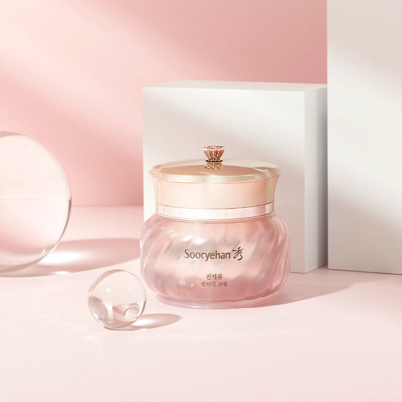 SOORYEHAN Ultimate Cream 50ml, crème visage dans un décor rose pastel avec flacon et lumière douce