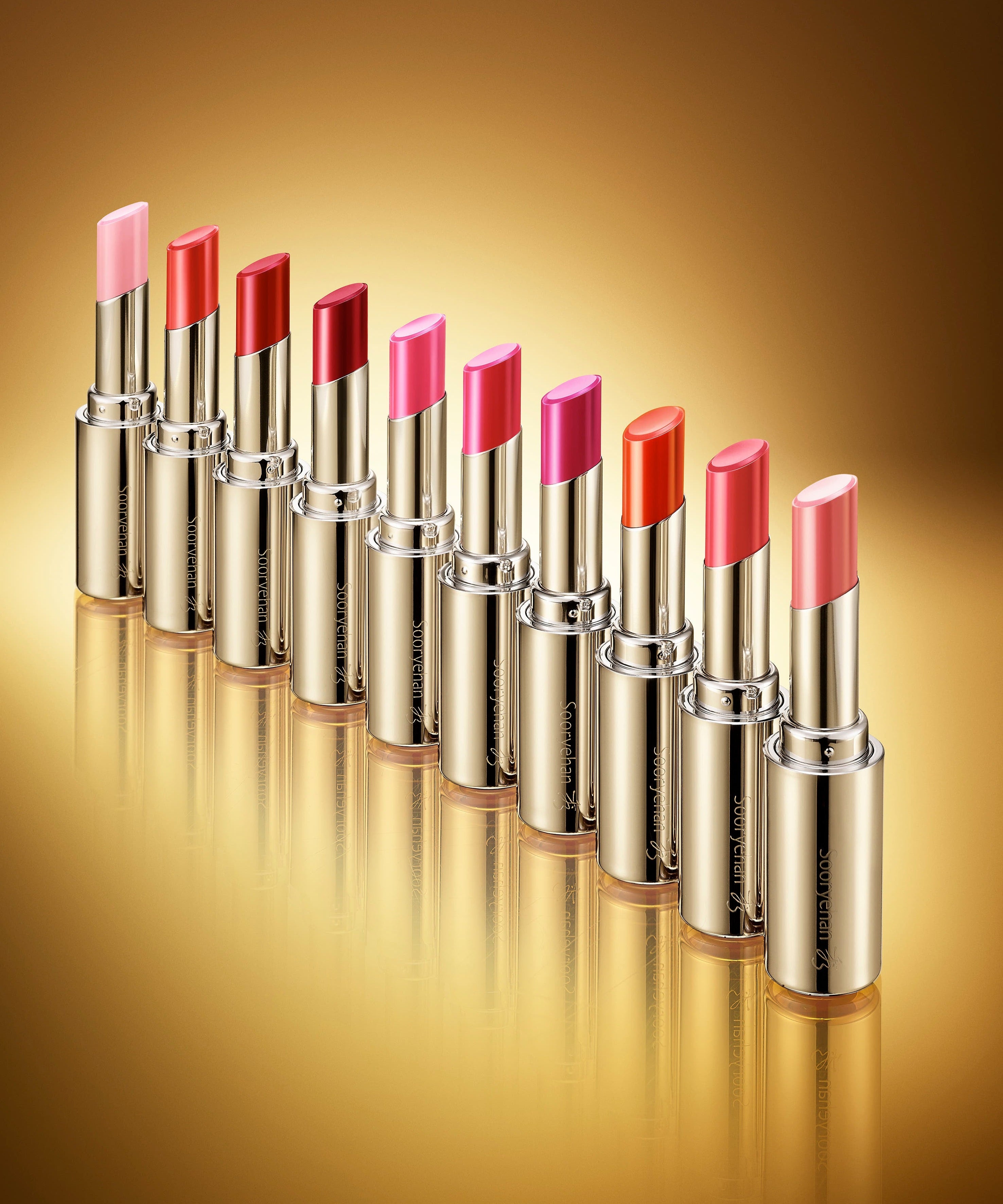 SOORYEHAN Yeon Silk Lip Rough 3.5g, rouges à lèvres SOORYEHAN sur fond doré, avec plusieurs teintes alignées, vue produit