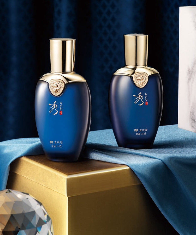 SOORYEHAN Hyobidam Jeongyul Skin 150ml de la marque SOORYEHAN, flacons bleus sur fond tissu bleu et coffret blanc