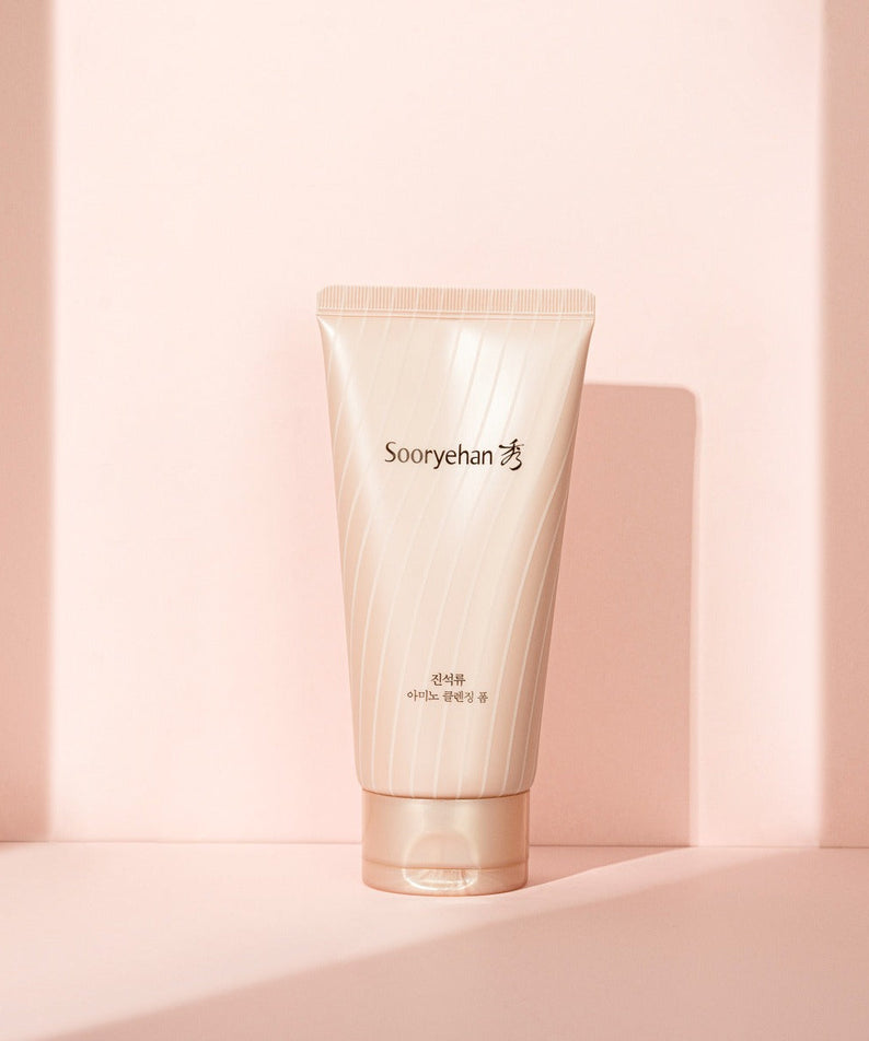 SOORYEHAN Jinseokryu Amino Cleansing Foam 160ml sur fond rose, produit de soin nettoyant pour le visage, douceur et hydratation.