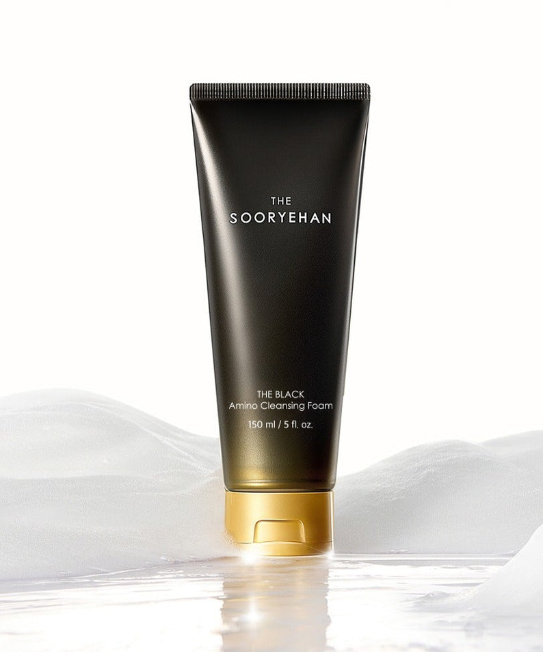 SOORYEHAN The Black Amino Cleansing Foam 150ml, produit de soin visage, sur fond de mousse blanche, design élégant.