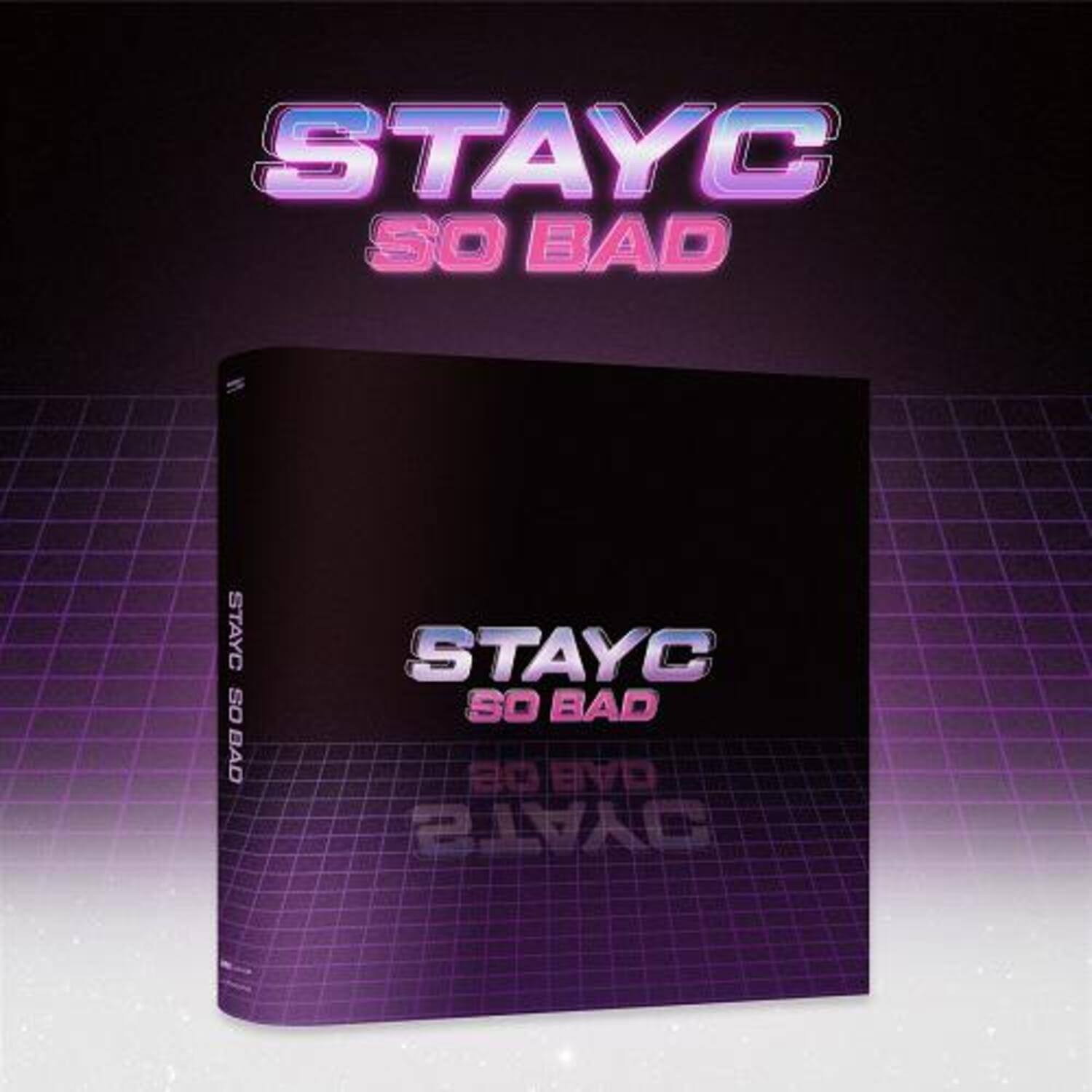 STAYC - 1st Album [Star To A Young Culture] - Album Kpop, pochette STAYC noir “So Bad”, fond quadrillé violet
