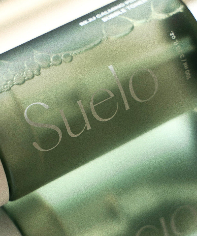 SUELO Reju Calming PDRN Bubble Toner 100ml, flacon vert en gros plan sur fond clair, bulles et PDRN visibles