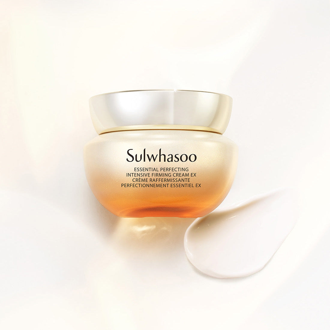 SULWHASOO Essential Comfort Firming Cream 75ml, crème fermante sur fond clair avec pot et lumière douce.
