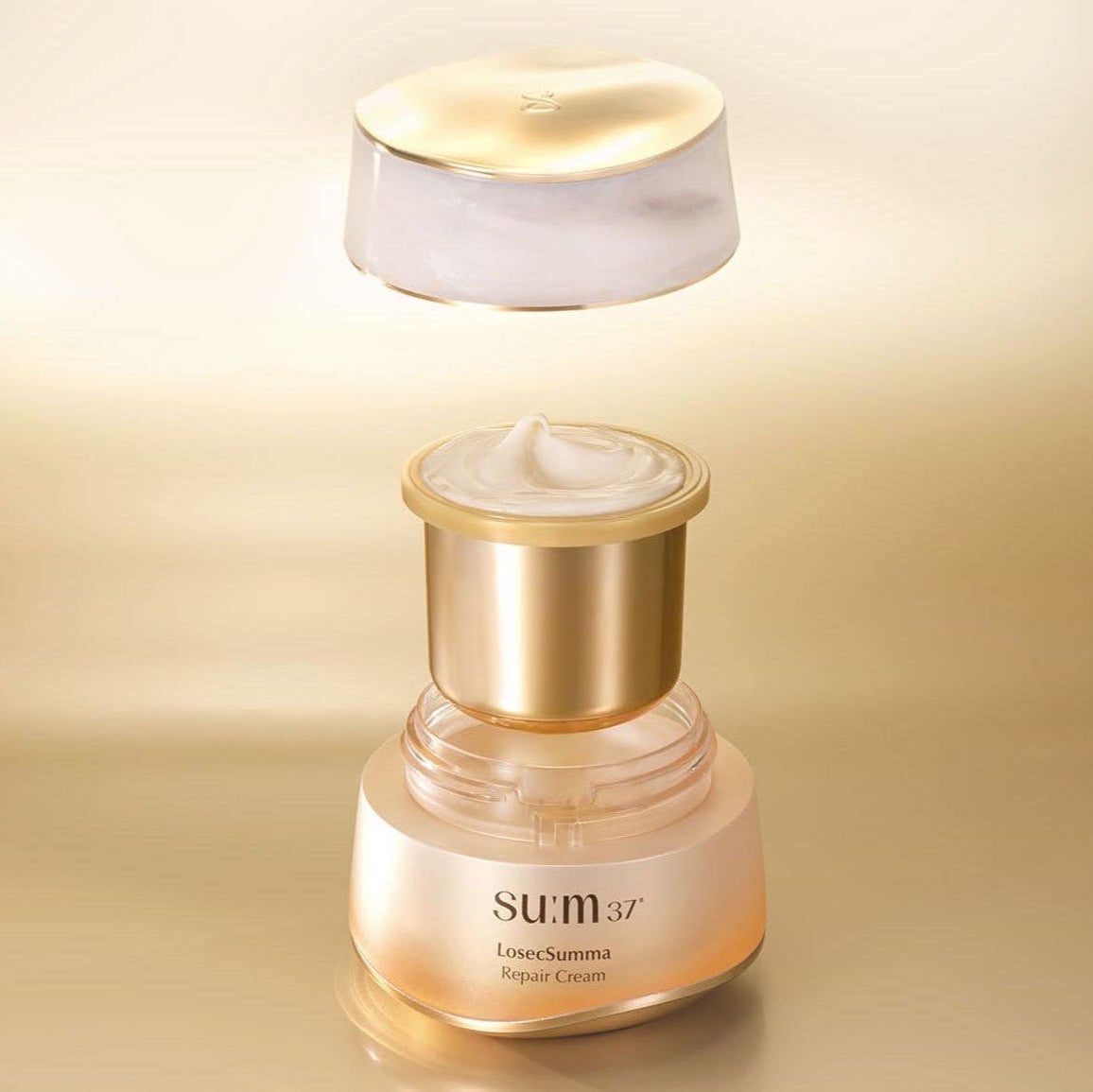 SU:M37 LosecSumma Repair Cream 50ml, crème visage SU:M37 sur fond clair, pot doré et becquet de texture