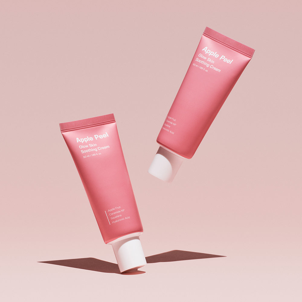 SUNGBOON EDITOR Apple Peel Glow Skin Soothing Cream 50ml, crèmes sur fond rose, tubes visibles en studio