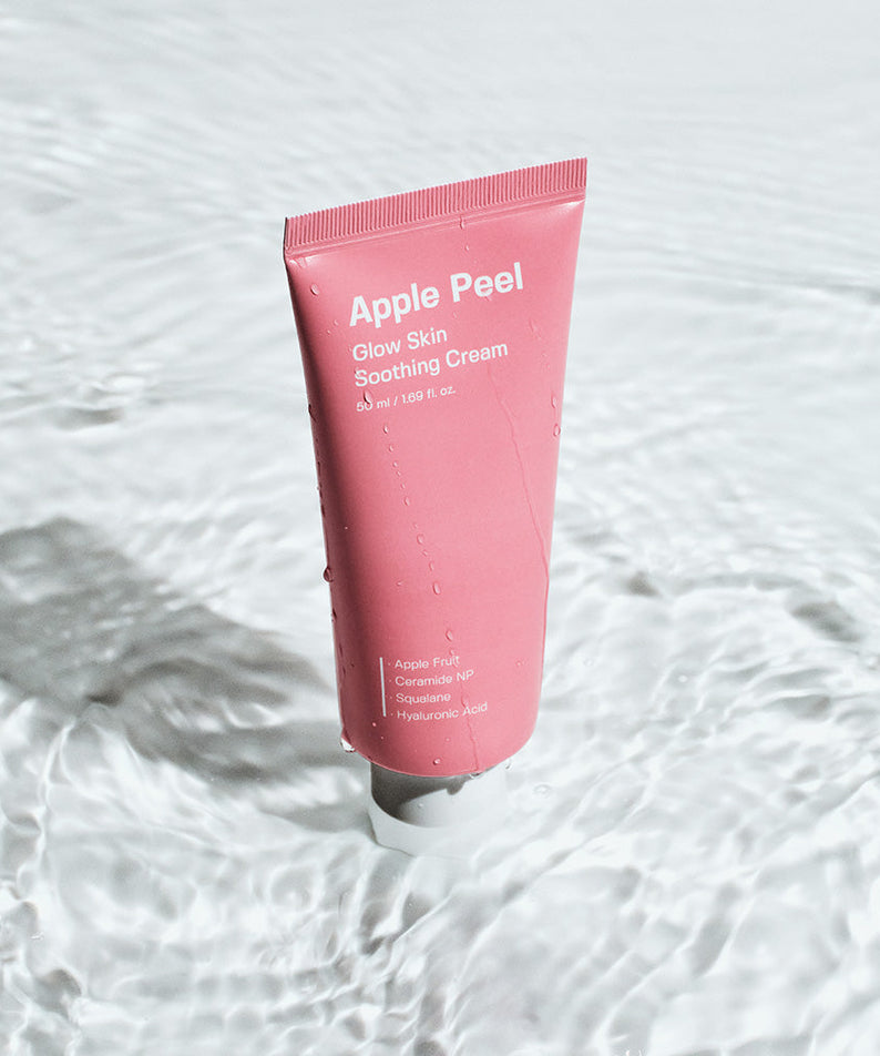 SUNGBOON EDITOR Apple Peel Glow Skin Soothing Cream 50ml, tube rose sur fond texturé, contexte beauté skincare