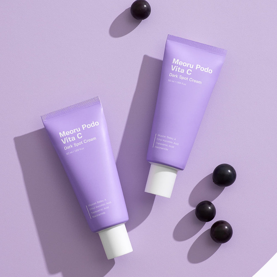 SUNGBOON EDITOR Meoru Podo Vita C Dark Spot Cream 50ml : deux tubes violets sur fond mauve, maquillage/soin visage.
