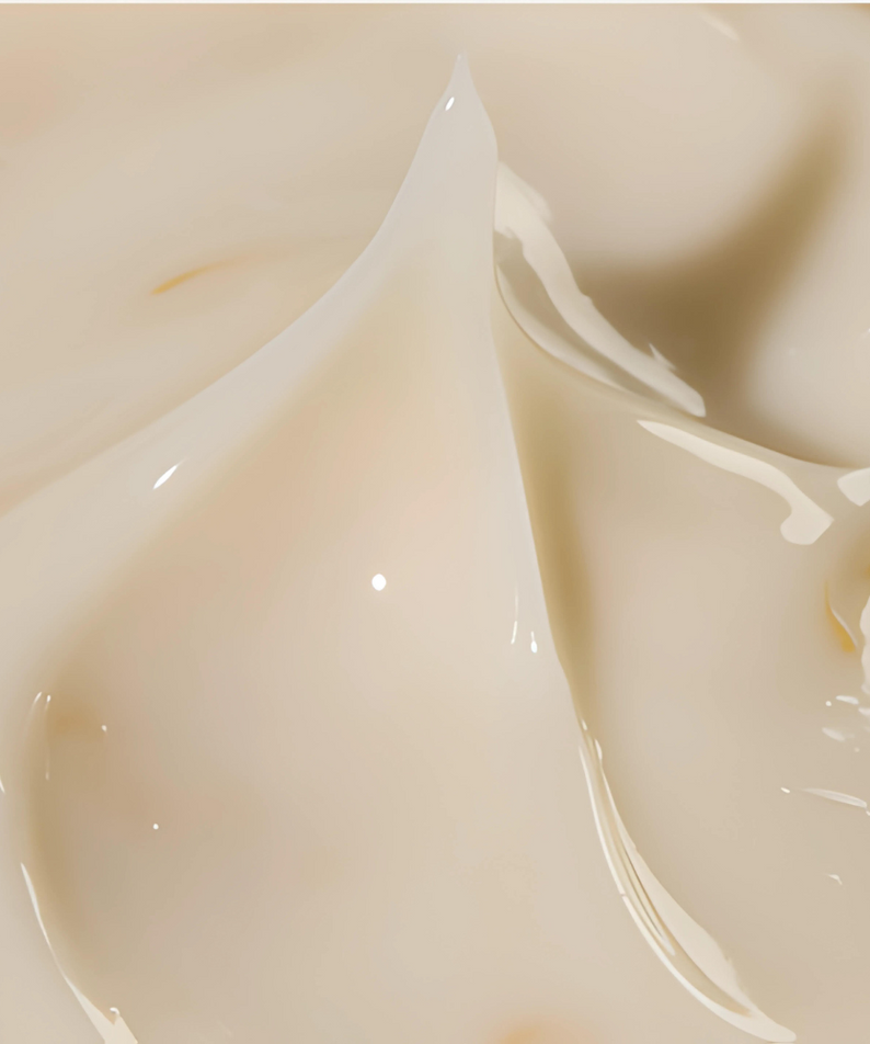 Texture luxueuse de SUNGBOON EDITOR Silk Peptide Intensive Lifting Eye Cream 30ml, crème raffermissante pour les yeux.