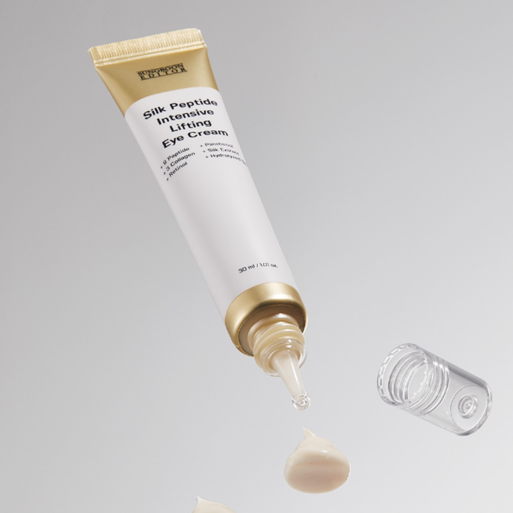 Crème contour des yeux SUNGBOON EDITOR Silk Peptide Intensive Lifting Eye Cream 30ml en tube doré et blanc.