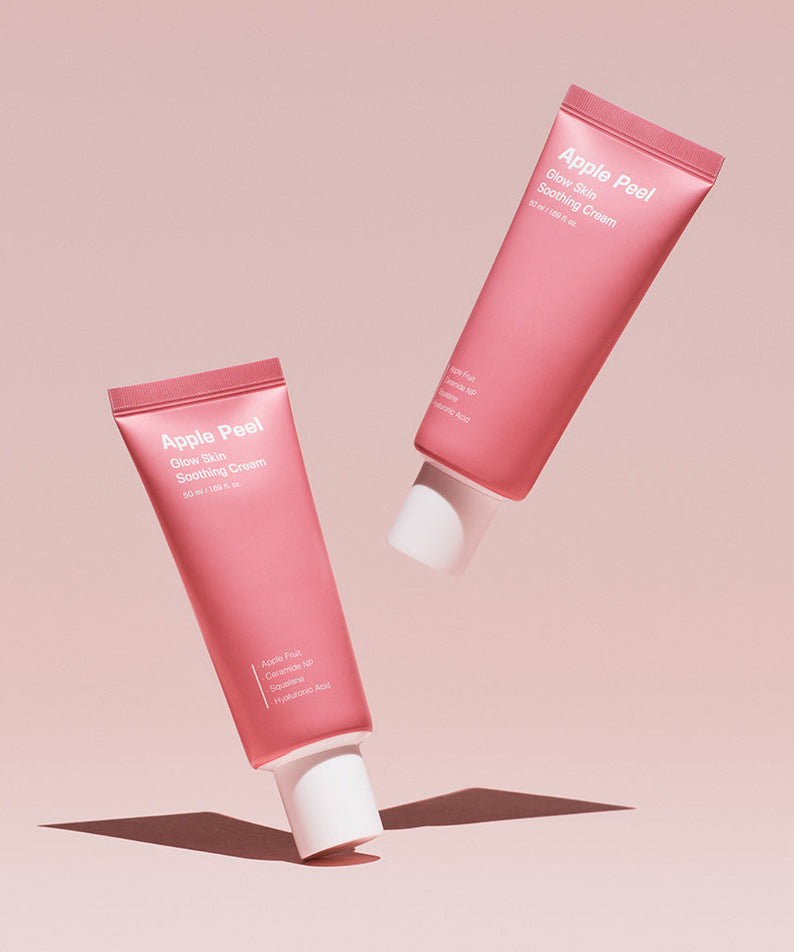 Deux tubes de SUNGBOON EDITOR Apple Peel Glow Skin Soothing Cream 50ml sur fond rose