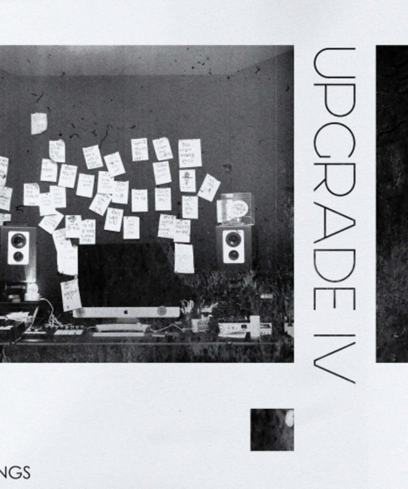 SWINGS - 7th Album [UPGRADE Ⅳ] - Album Kpop : visuel noir et blanc du packaging SWINGS, photos promo studio et texte vertical