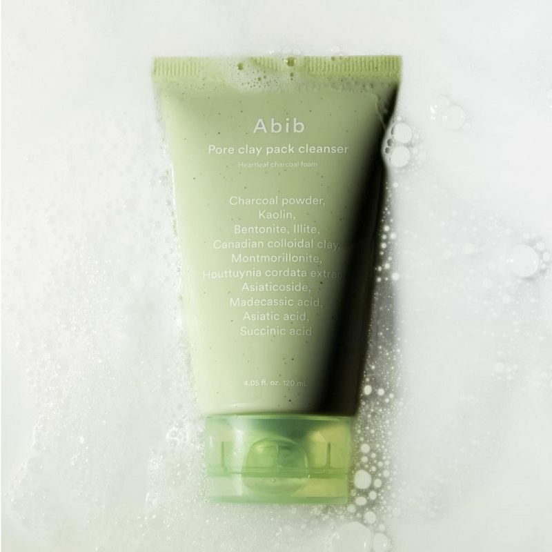 ABIB  Pore Clay Pack Cleanser 120ml de Abib, tube vert sur fond avec éclaboussures, packshot produit beauté.
