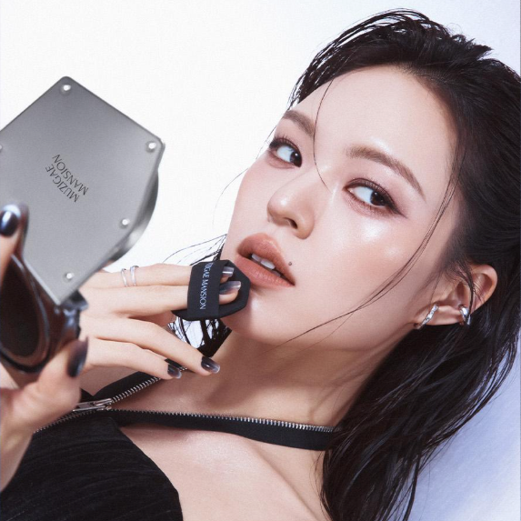 MUZIGAE MANSION Rainbow Mansion Stain Nude Mesh Cushion