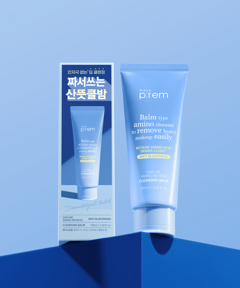 MAKE P:REM Safe Me Amino Refresh Cleansing Balm 100ml sur fond bleu, tube de nettoyage visage et boîte du produit.