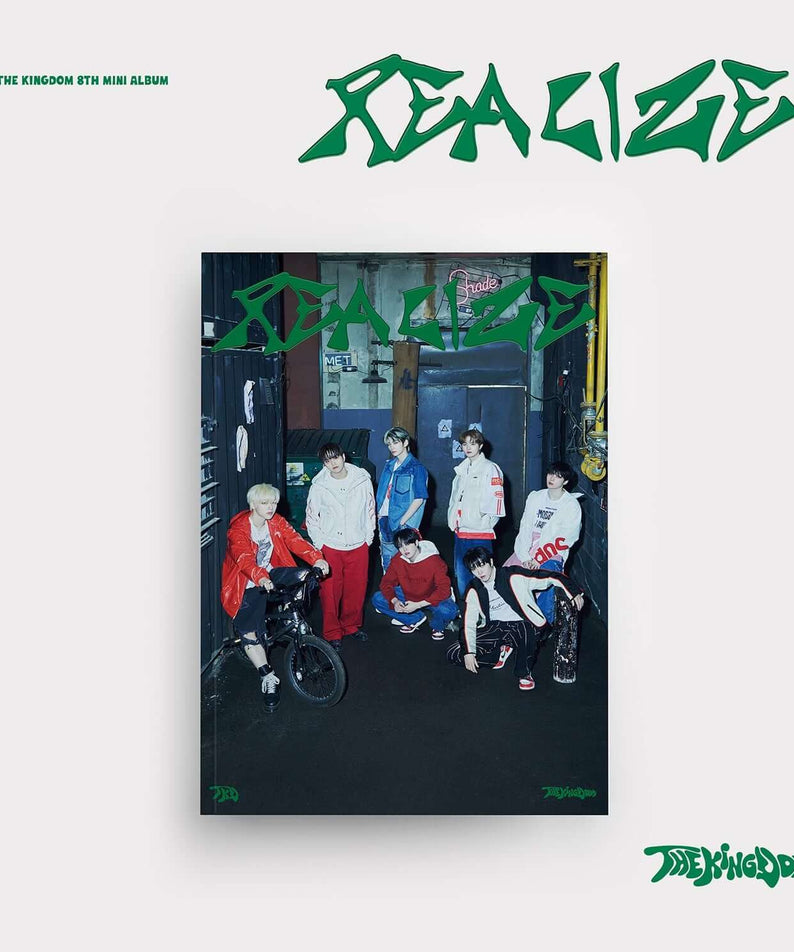 THE KINGDOM - REALIZE (Freedom ver.) - Album Kpop, couverture avec groupe en tenue urbaine verte et bleue, visuel promotionnel.