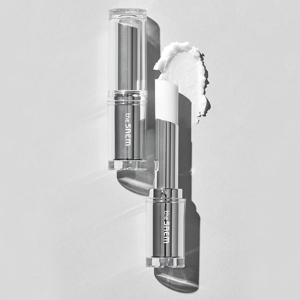 THE SAEM Soft Blurring Primer Lip Balm, baume primer de la marque, flacons transparents sur fond clair, visuel produit