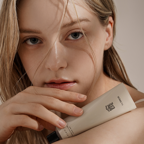THE SAEM Urban Breeze Perfume Hand Cream Another Wood 50ml disponible sur Ma petite Coree, ton Eshop 100% K-beauty en direct de Seoul