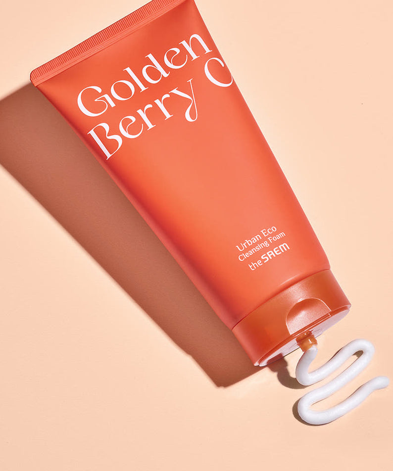 THE SAEM Urban Eco Golden Berry C Cleansing Foam 150ml, tube orange sur fond beige, marque THE SAEM, image produit.