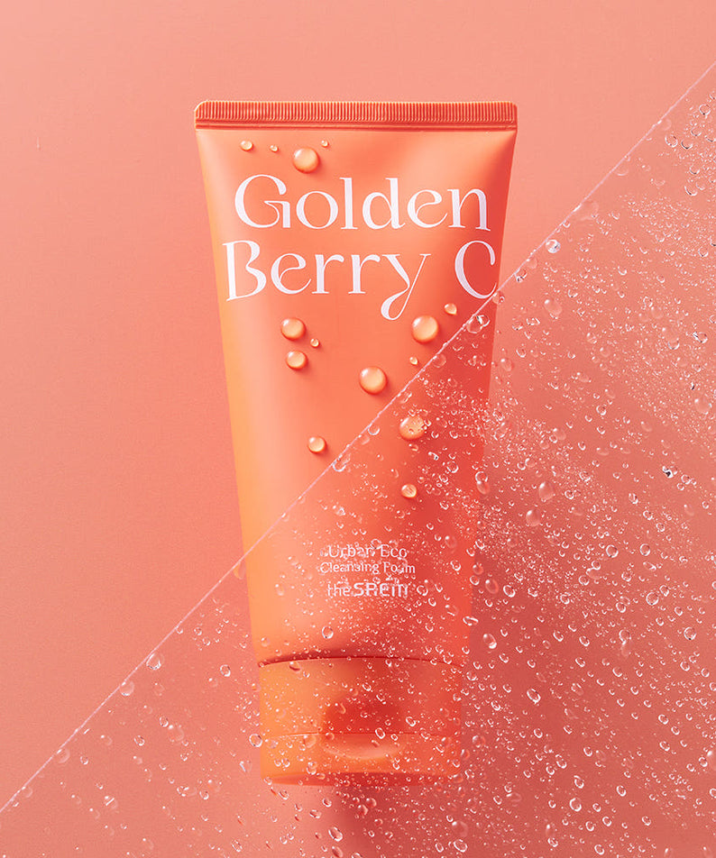 THE SAEM Urban Eco Golden Berry C Cleansing Foam 150ml, nettoyant visage en tube orange sur fond rose, visuel beauté