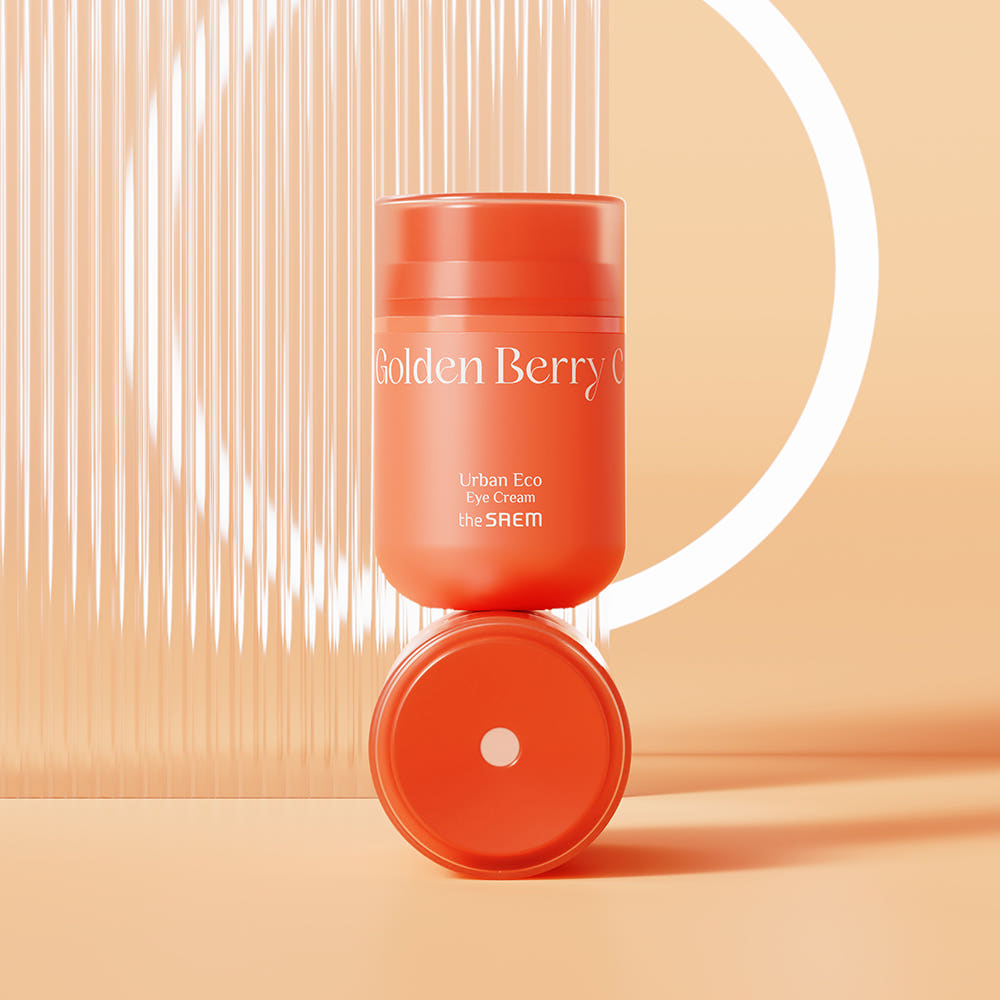 THE SAEM Urban Eco Golden Berry C Eye Cream 30ml, flacon crème contour des yeux, style urbain avec fond beige ensoleillé.