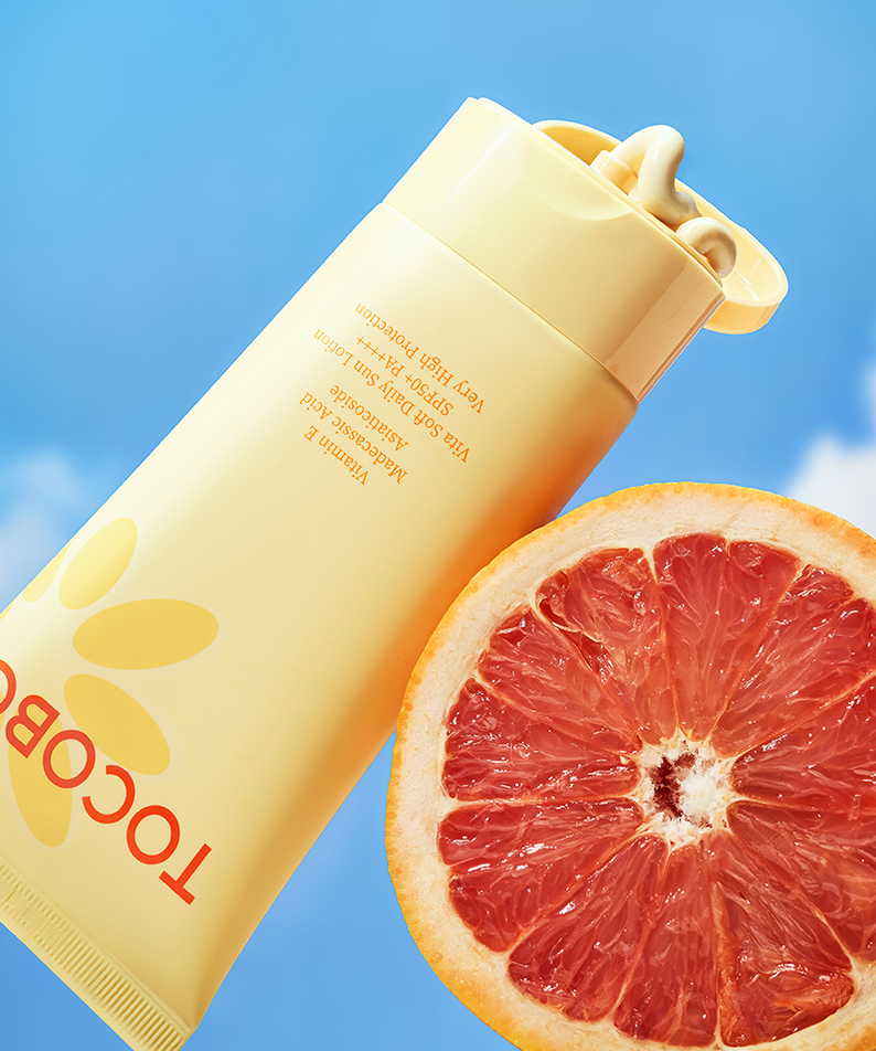 TOCOBO Vita Soft Daily Sun Lotion SPF50+ PA++++ 150ml, flacon crème solaire avec pamplemousse et ciel bleu