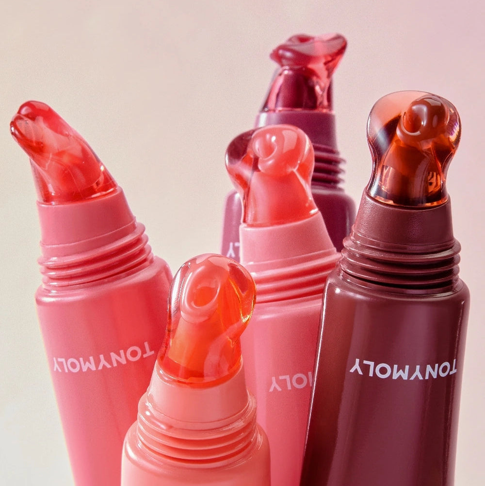 TONY MOLY Juicy Peptide Lip Jelly de la marque, packagings de baumes à lèvres rouges sur fond rose.