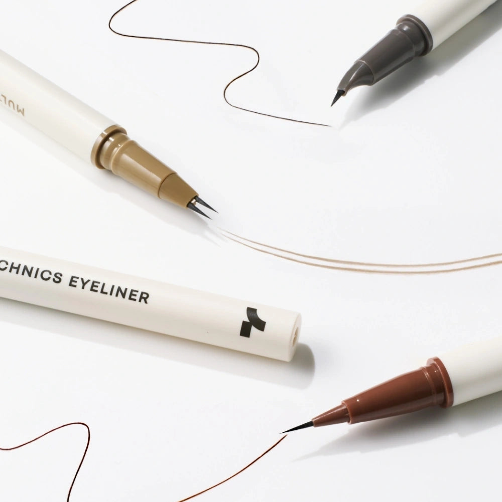 TONY MOLY Multi-Techniques Eyeliner, marque sur stylos eyeliner avec traits de maquillage sur fond clair.