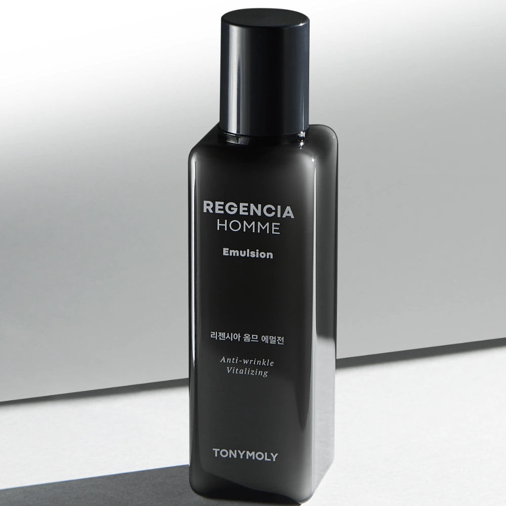 TONYMOLY Regencia Homme Emulsion 150ml sur fond clair, flacon noir avec étiquette Regencia Homme, studio photo.
